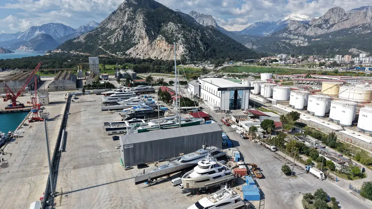 33 Milyon Dolarlık Trimaranlar Antalya'da Bakıma Girdi 1